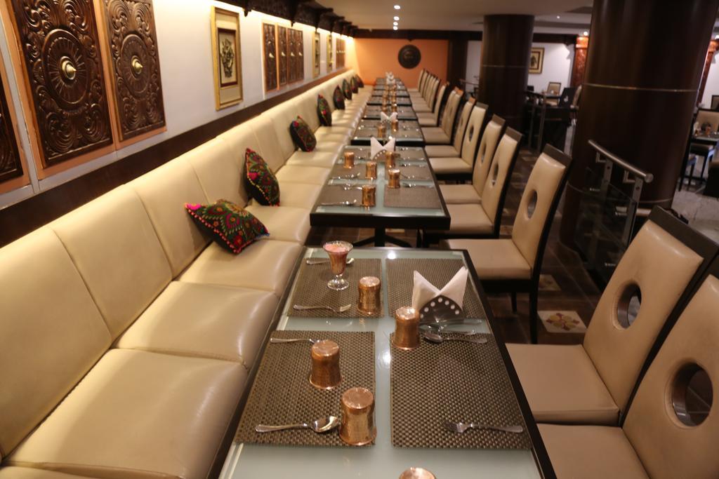 The President Hotel Bangalore Extérieur photo