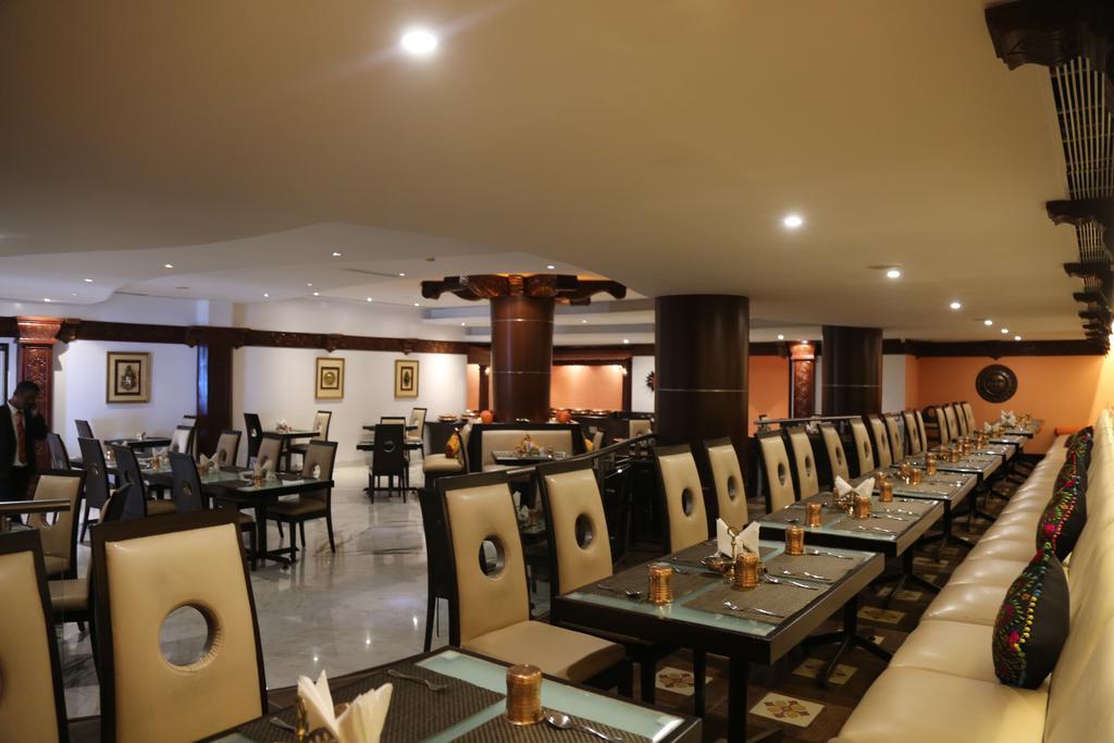 The President Hotel Bangalore Extérieur photo