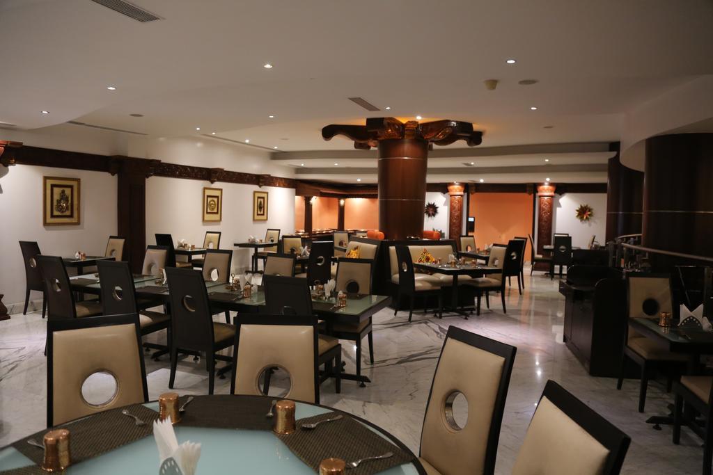 The President Hotel Bangalore Extérieur photo