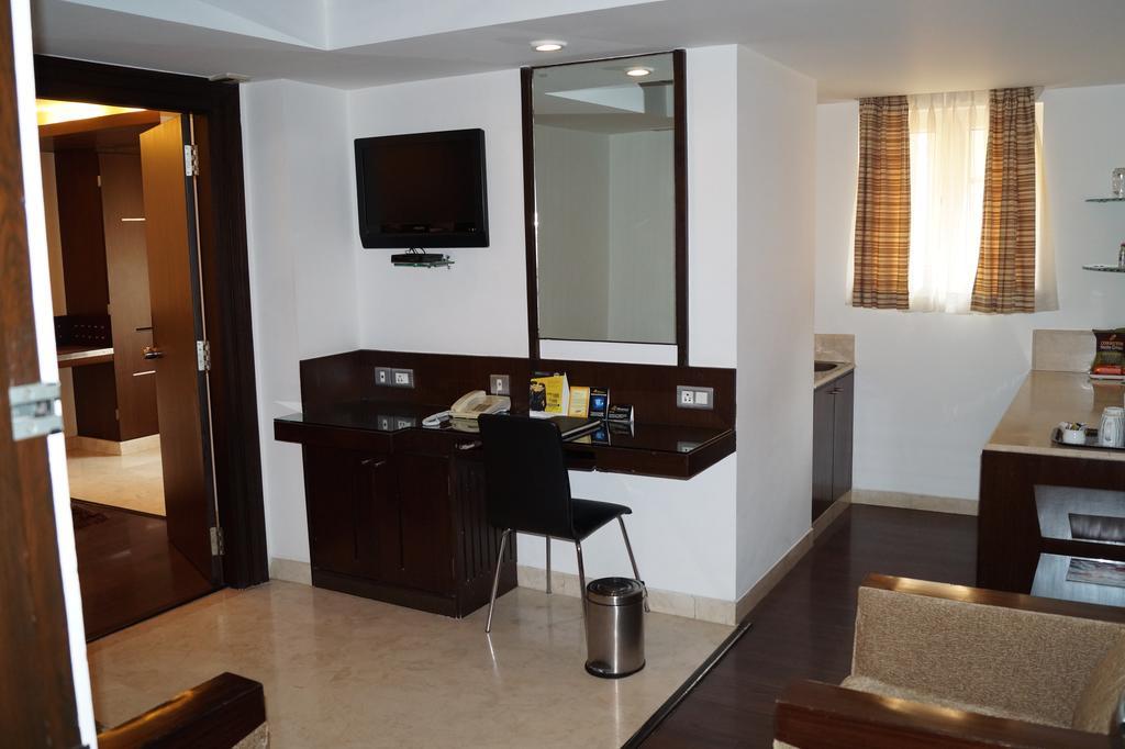 The President Hotel Bangalore Extérieur photo