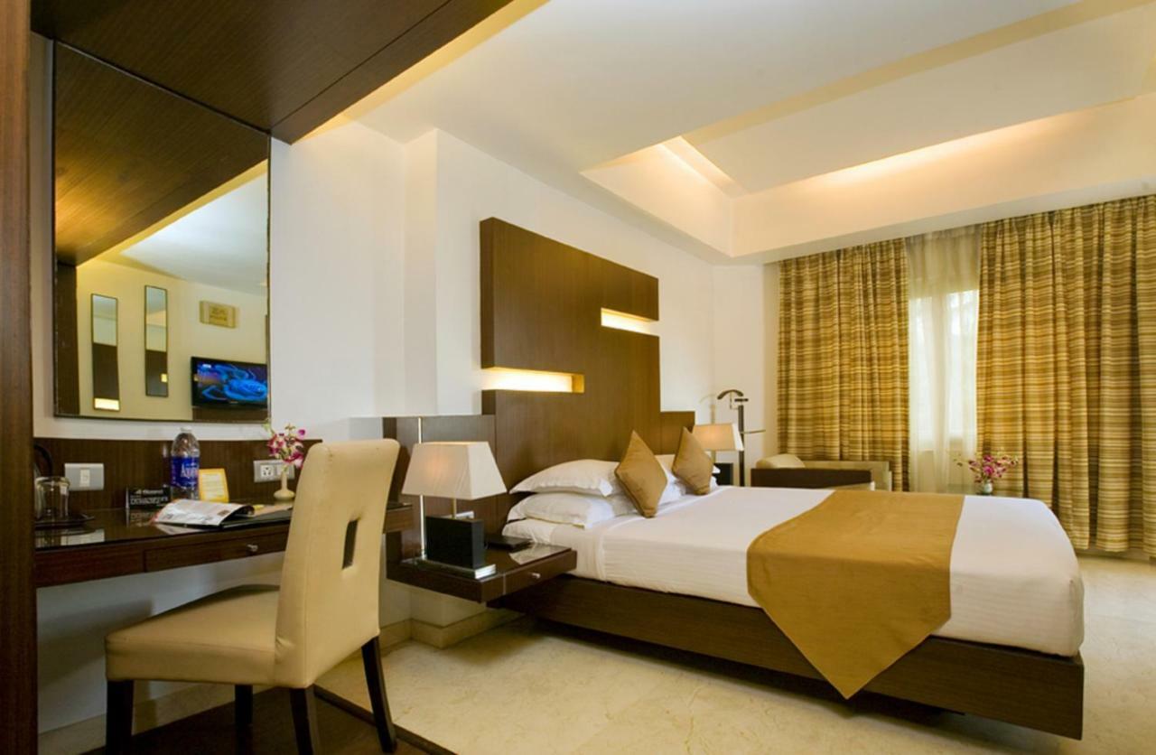 The President Hotel Bangalore Extérieur photo